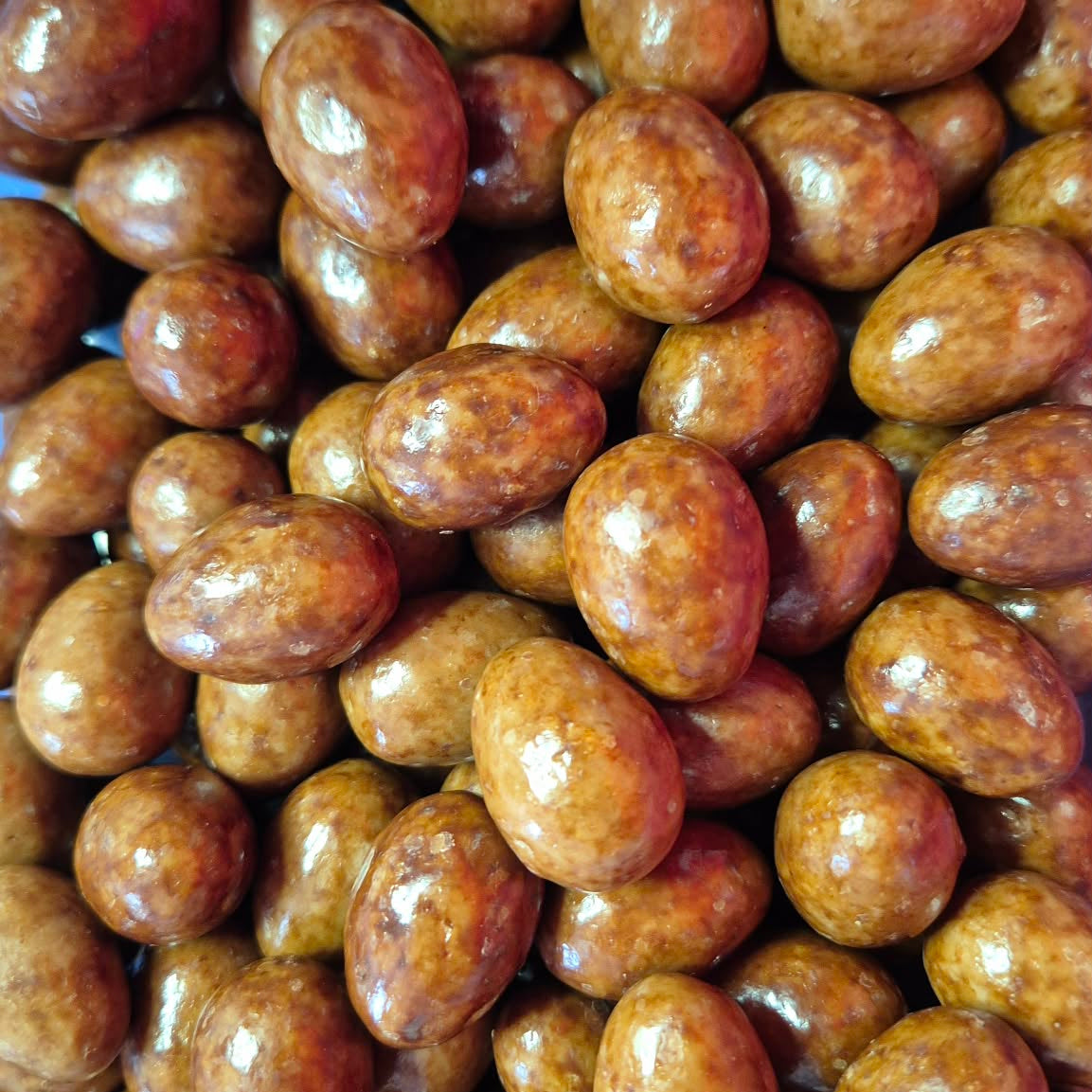 Œuf au chocolat au lait fourré de pâte à tartiner au cacao et aux noisettes. (100g)